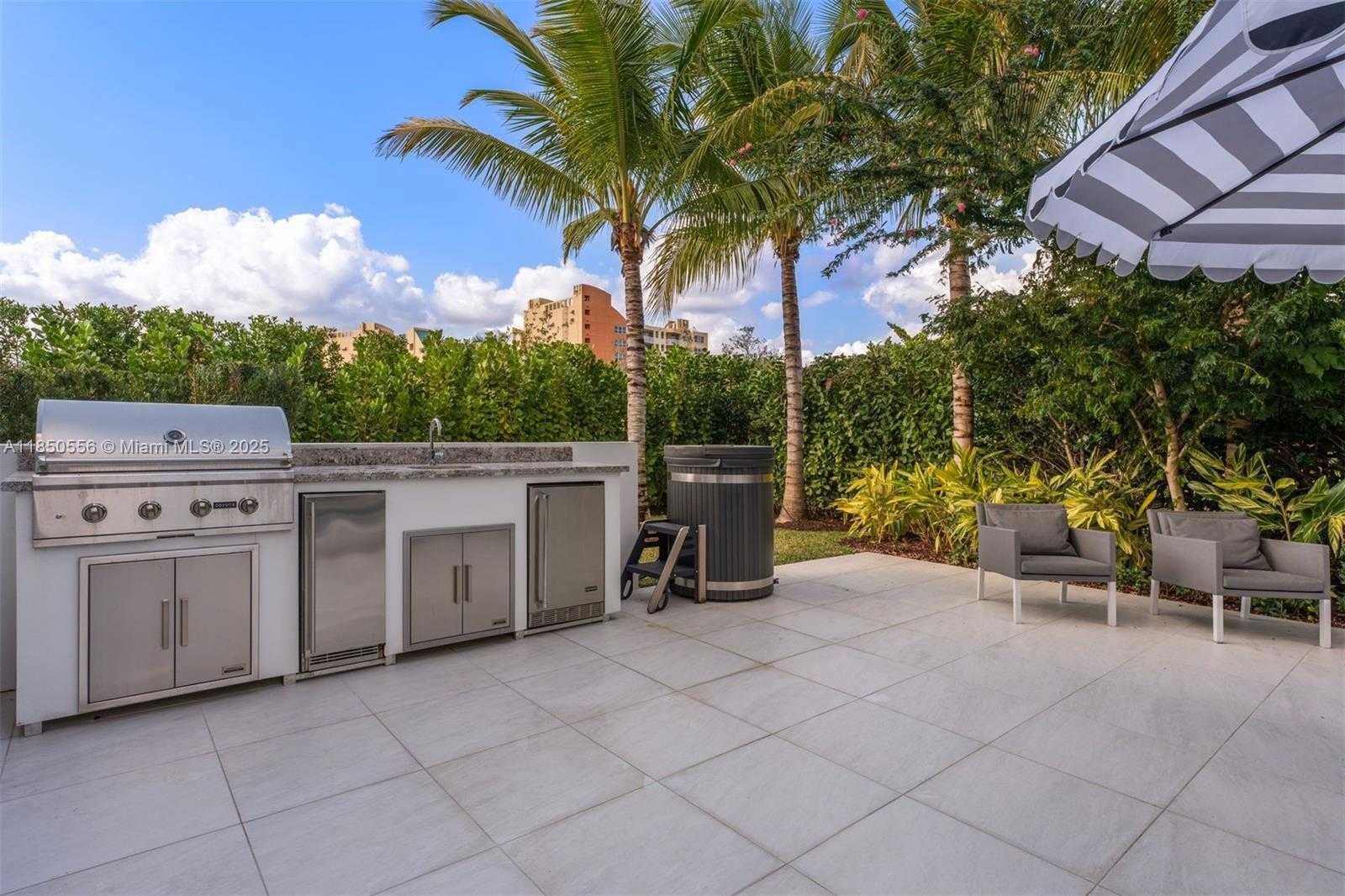 Small Image of 16703 SOUTH BOTANIKO DR S, Weston Number 44