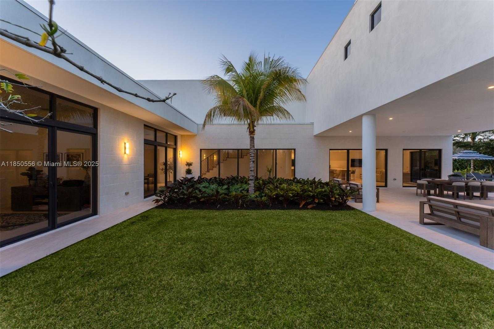 Small Image of 16703 SOUTH BOTANIKO DR S, Weston Number 47