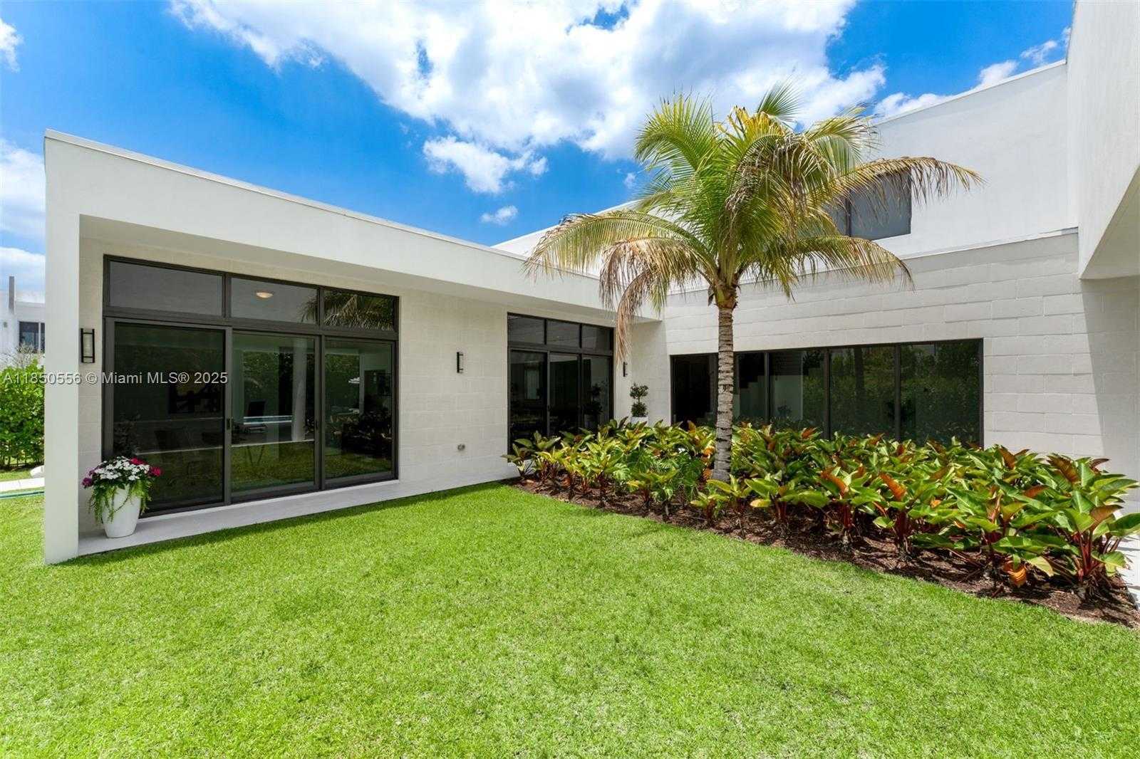 Small Image of 16703 SOUTH BOTANIKO DR S, Weston Number 48