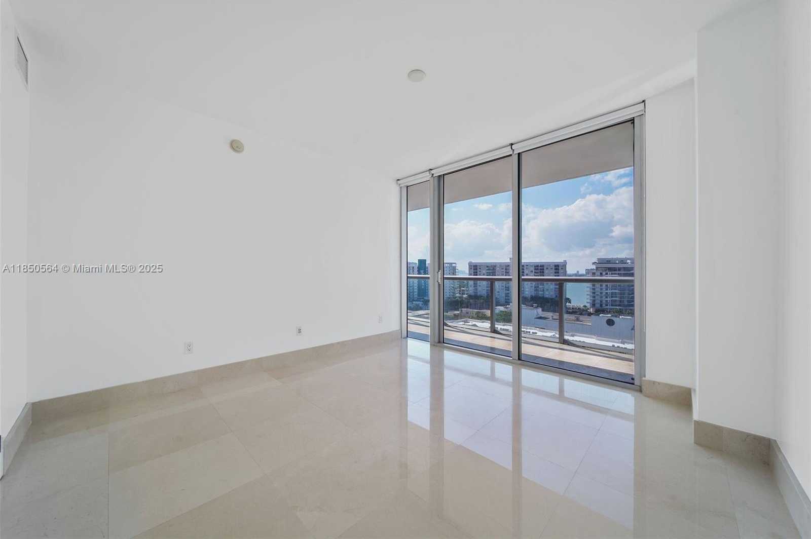 Small Image of 6799 COLLINS AVE #1101, Miami Beach Number 11