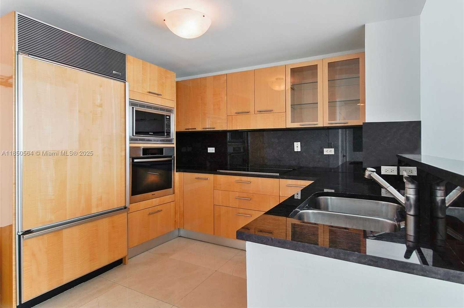 Small Image of 6799 COLLINS AVE #1101, Miami Beach Number 2
