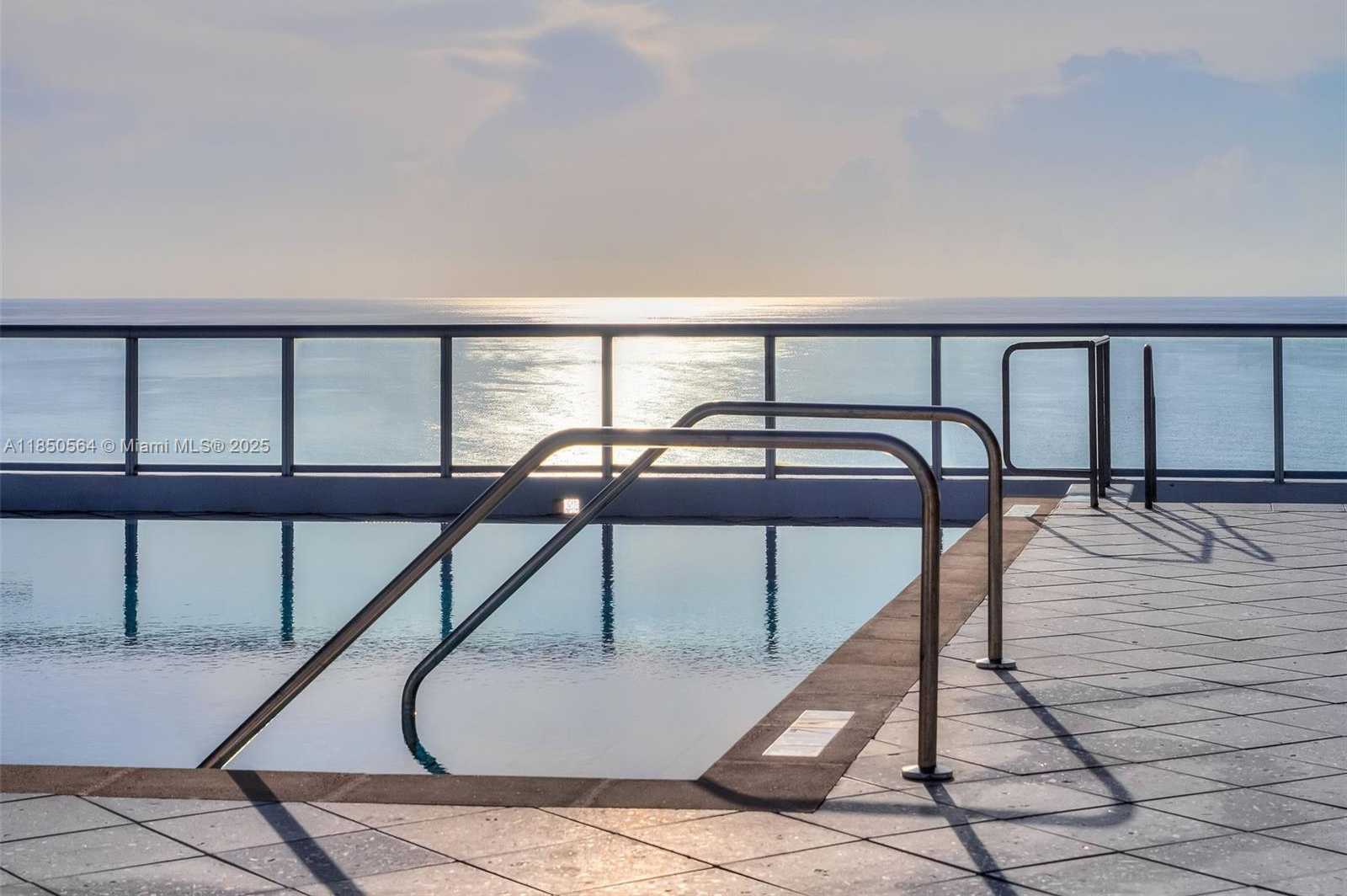 Small Image of 6799 COLLINS AVE #1101, Miami Beach Number 21