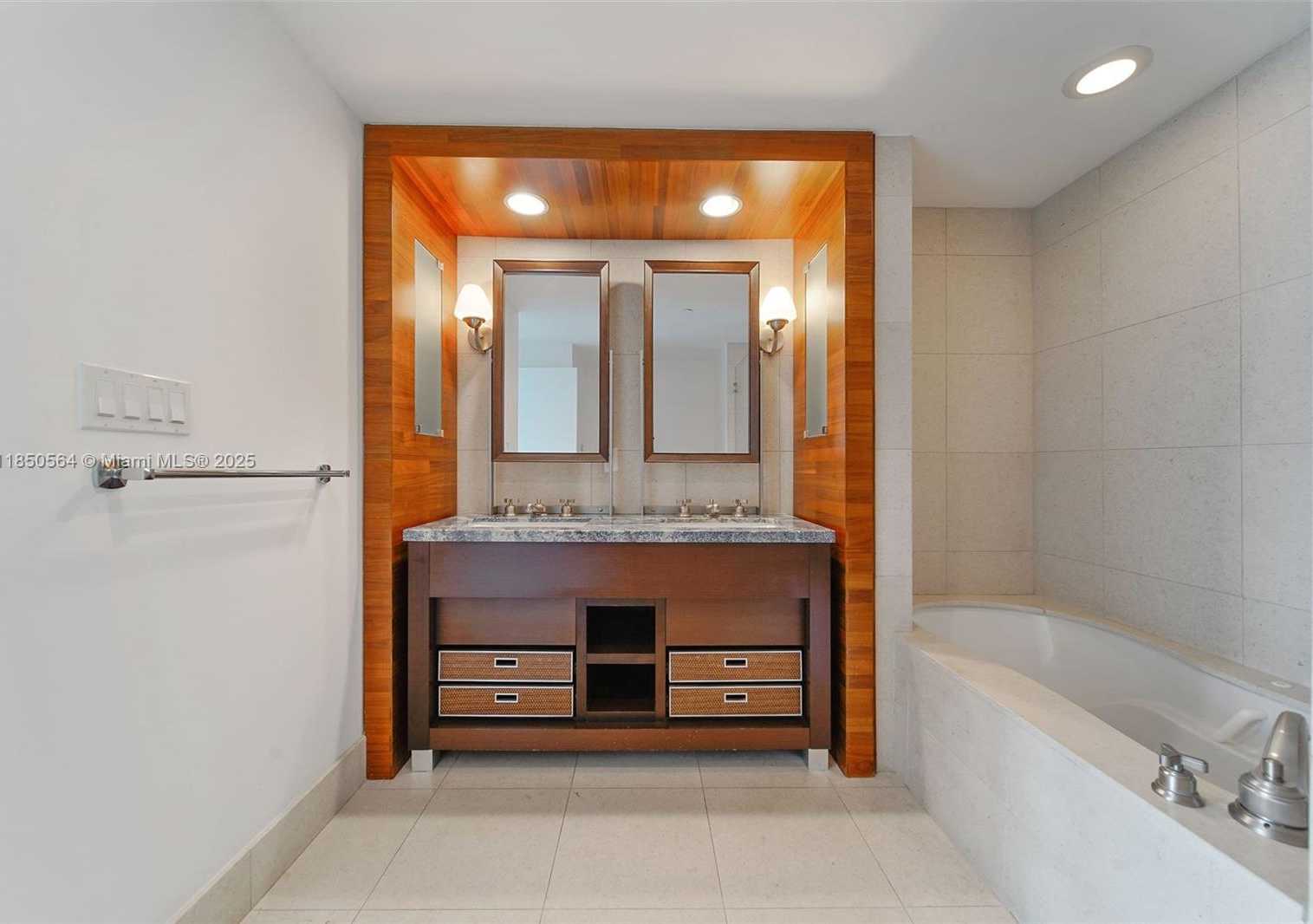 Small Image of 6799 COLLINS AVE #1101, Miami Beach Number 9