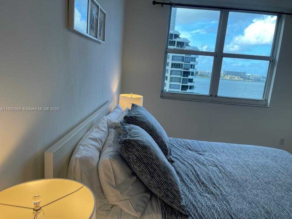 Small Image of 770 NORTH EAST CLAUGHTON ISLAND DR #1013, Miami Number 18