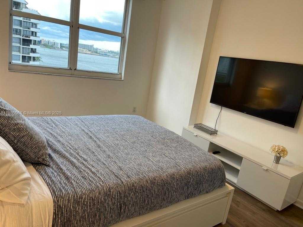 Small Image of 770 NORTH EAST CLAUGHTON ISLAND DR #1013, Miami Number 19