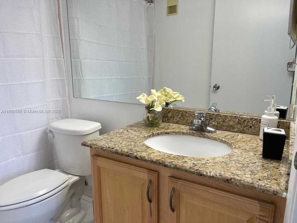 Small Image of 770 NORTH EAST CLAUGHTON ISLAND DR #1013, Miami Number 21