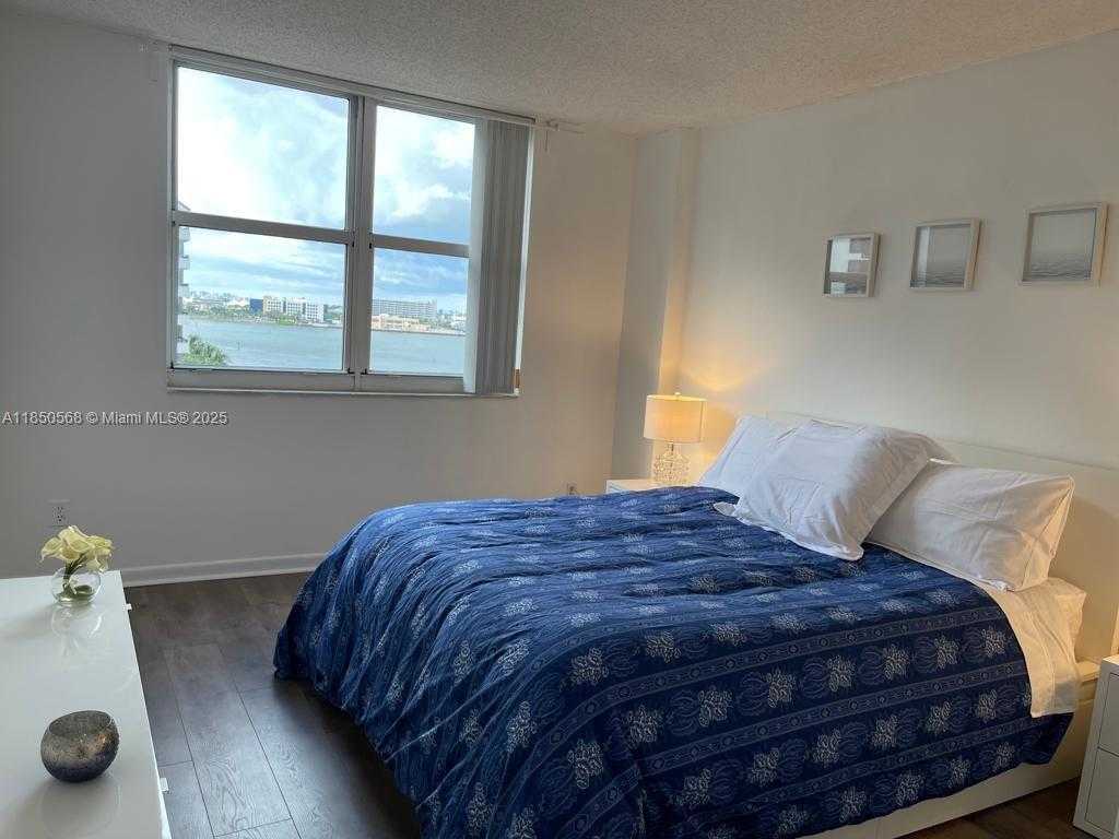 Small Image of 770 NORTH EAST CLAUGHTON ISLAND DR #1013, Miami Number 22