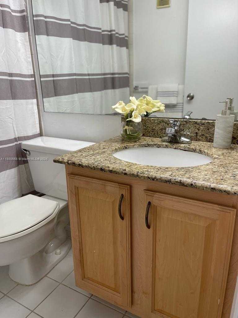 Small Image of 770 NORTH EAST CLAUGHTON ISLAND DR #1013, Miami Number 25