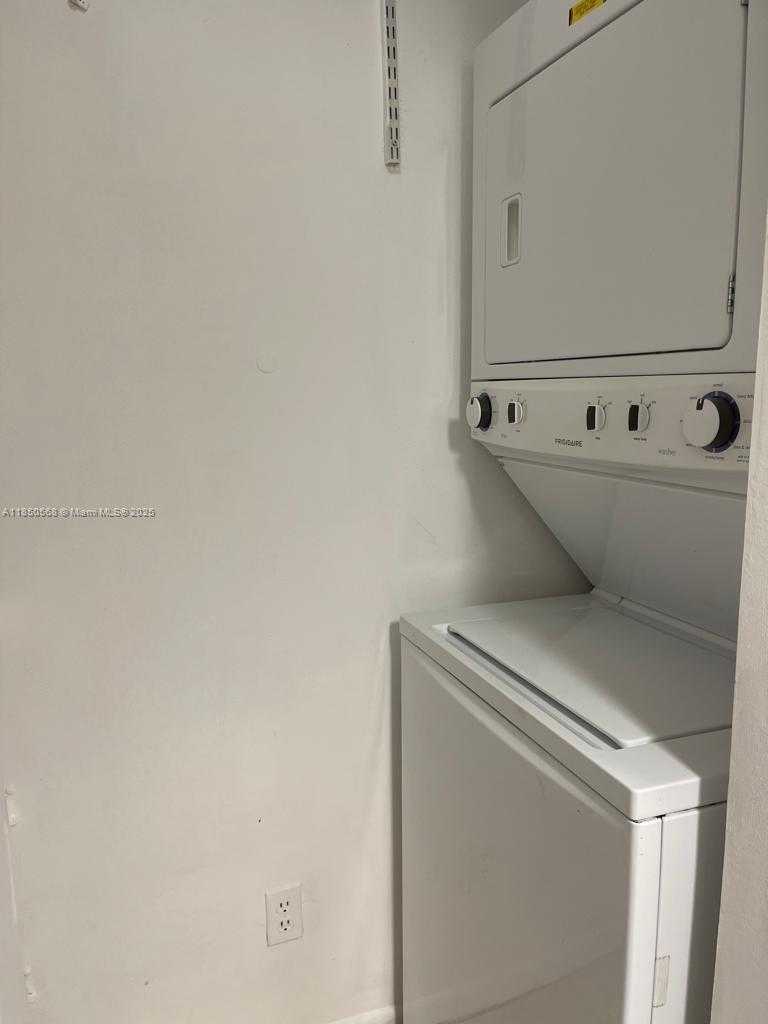 Small Image of 770 NORTH EAST CLAUGHTON ISLAND DR #1013, Miami Number 26