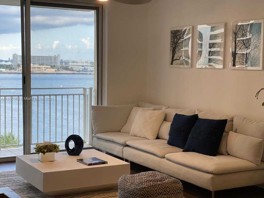 Small Image of 770 NORTH EAST CLAUGHTON ISLAND DR #1013, Miami Number 4