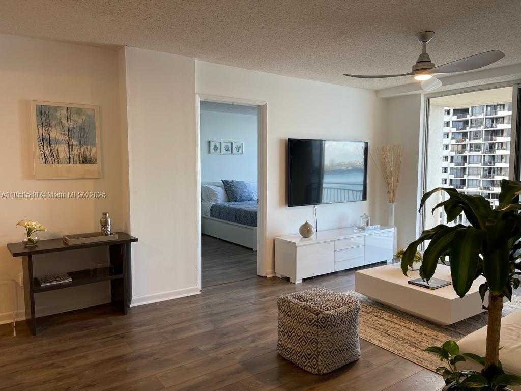 Small Image of 770 NORTH EAST CLAUGHTON ISLAND DR #1013, Miami Number 6