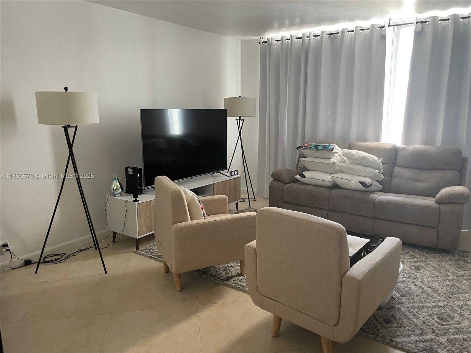 Small Image of 1000 WEST AVE #1401, Miami Beach Number 12