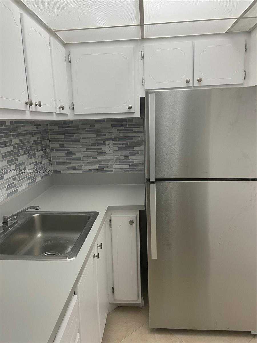 Small Image of 1000 WEST AVE #1401, Miami Beach Number 15