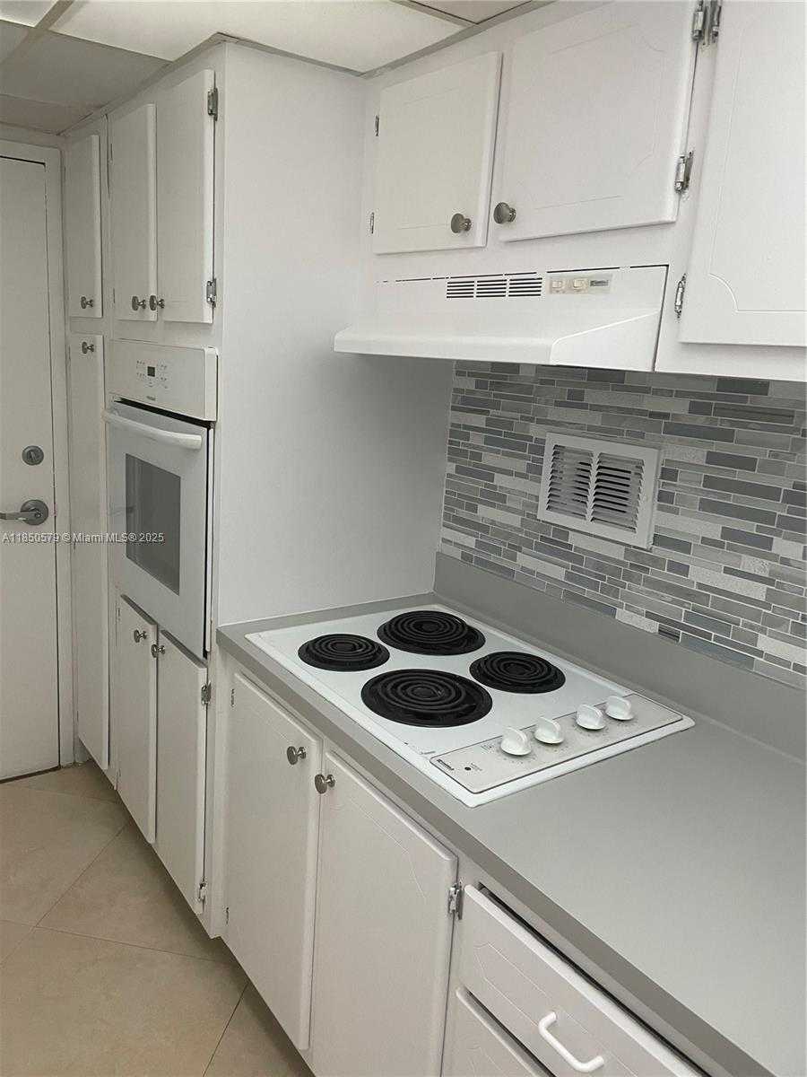 Small Image of 1000 WEST AVE #1401, Miami Beach Number 16