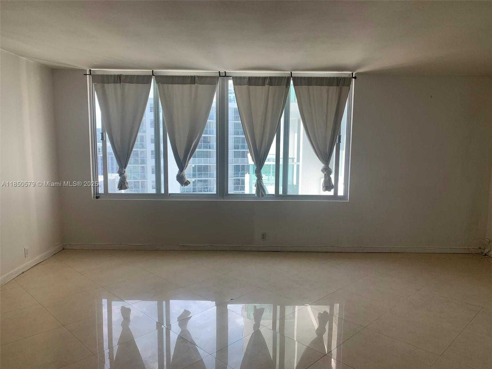 Small Image of 1000 WEST AVE #1401, Miami Beach Number 17