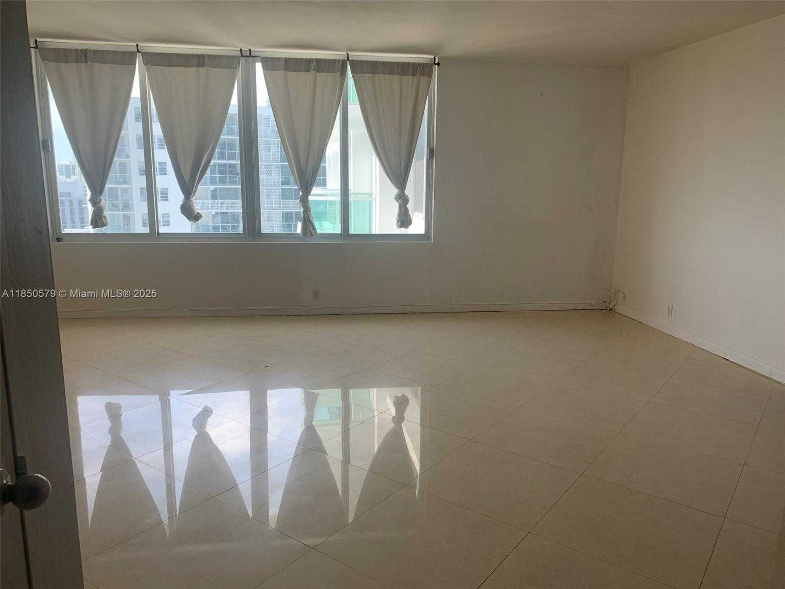 Small Image of 1000 WEST AVE #1401, Miami Beach Number 18