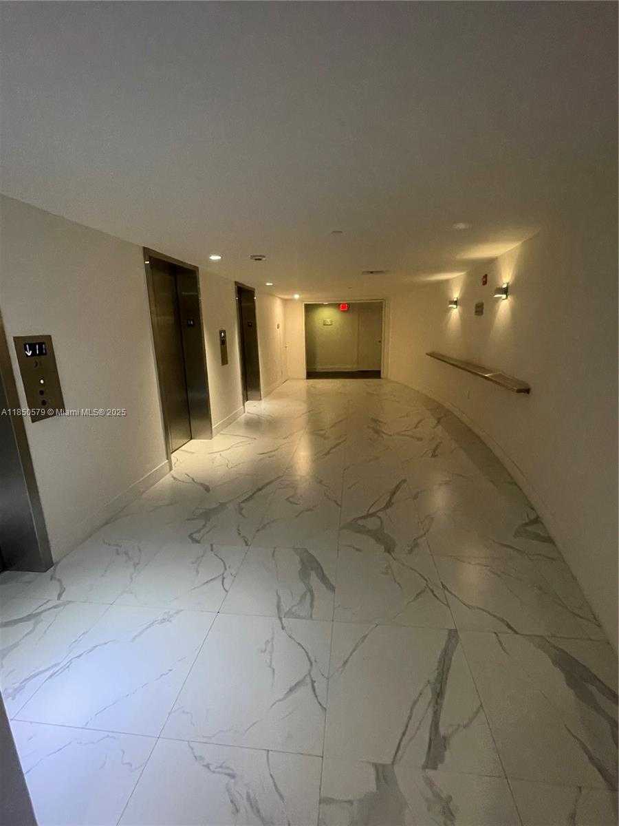 Small Image of 1000 WEST AVE #1401, Miami Beach Number 9