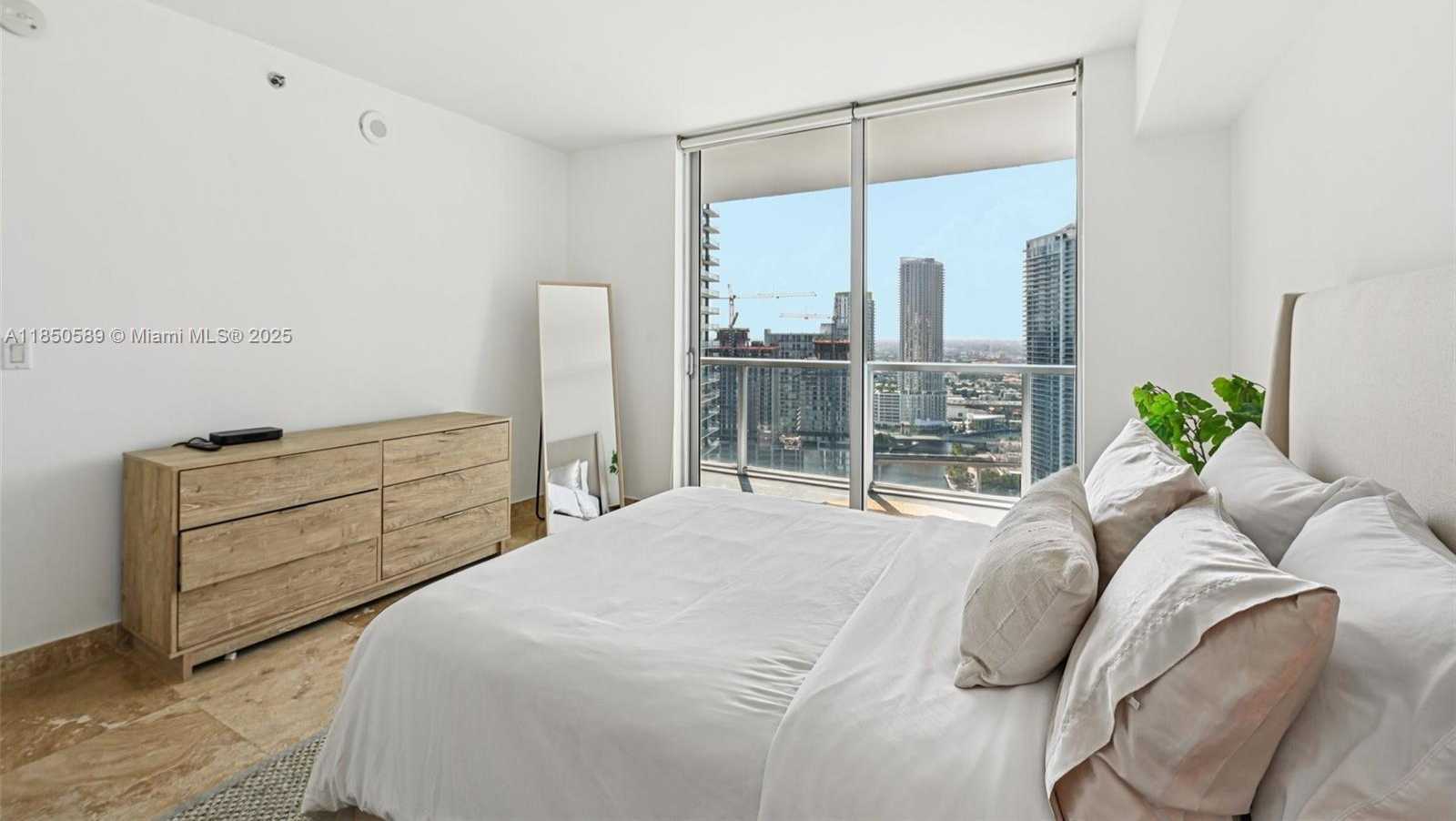 Small Image of 55 SOUTH EAST 6TH ST #3600, Miami Number 17