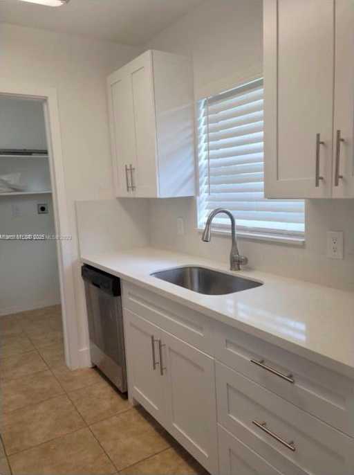 Small Image of 5718 LINCOLN ST #5718, Hollywood Number 4