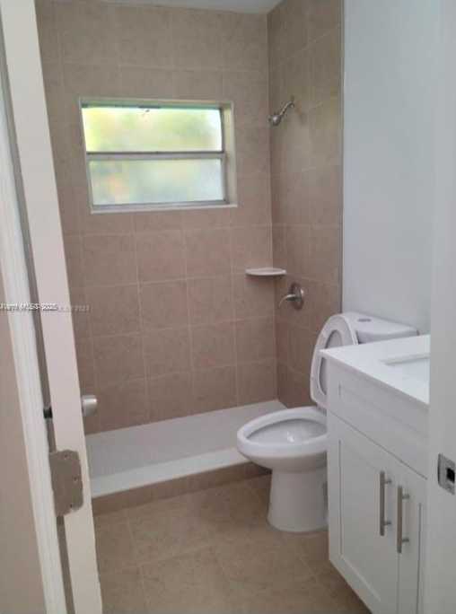 Small Image of 5718 LINCOLN ST #5718, Hollywood Number 6