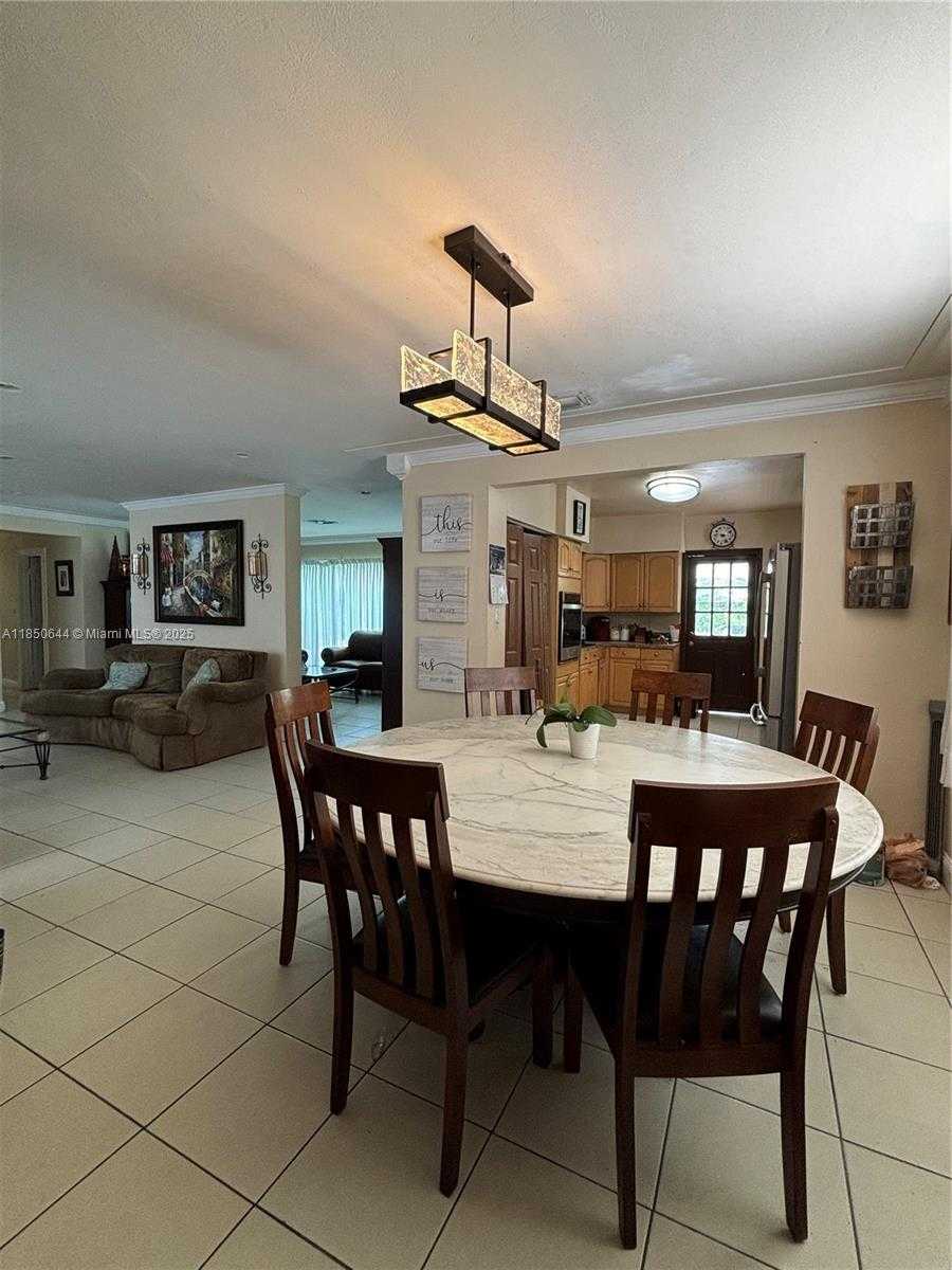 Small Image of 6440 MILLER DR, South Miami Number 4