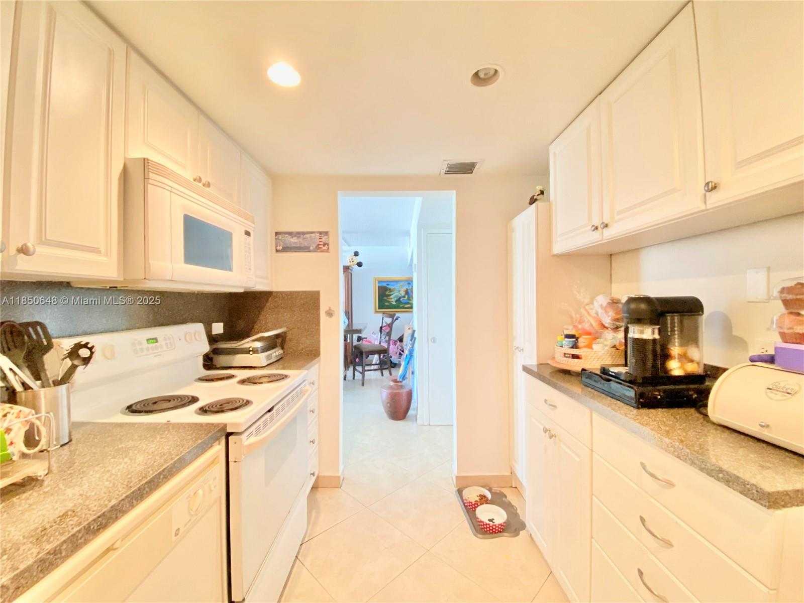 Small Image of 20505 EAST COUNTRY CLUB DR #336, Aventura Number 6