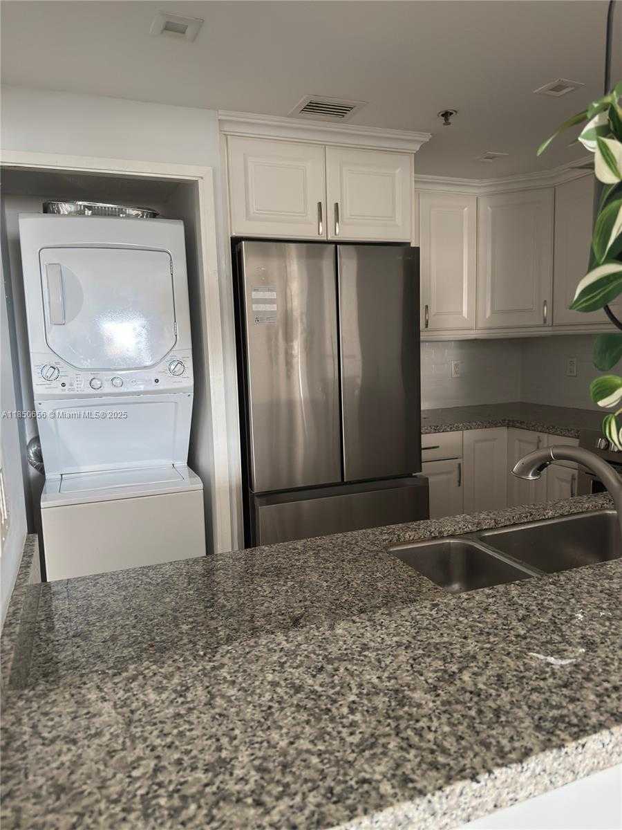 Small Image of 540 BRICKELL KEY DR #1803, Miami Number 7