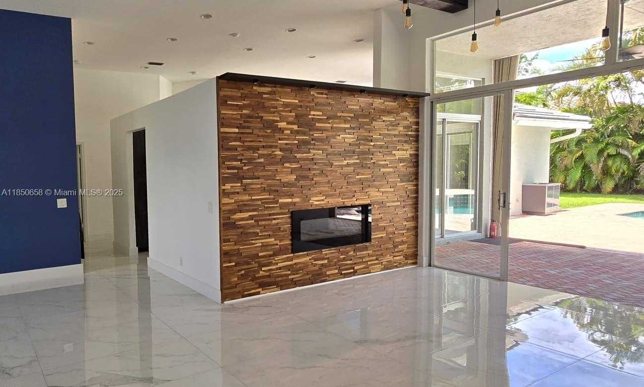 Small Image of 1506 LANTANA CT, Weston Number 3