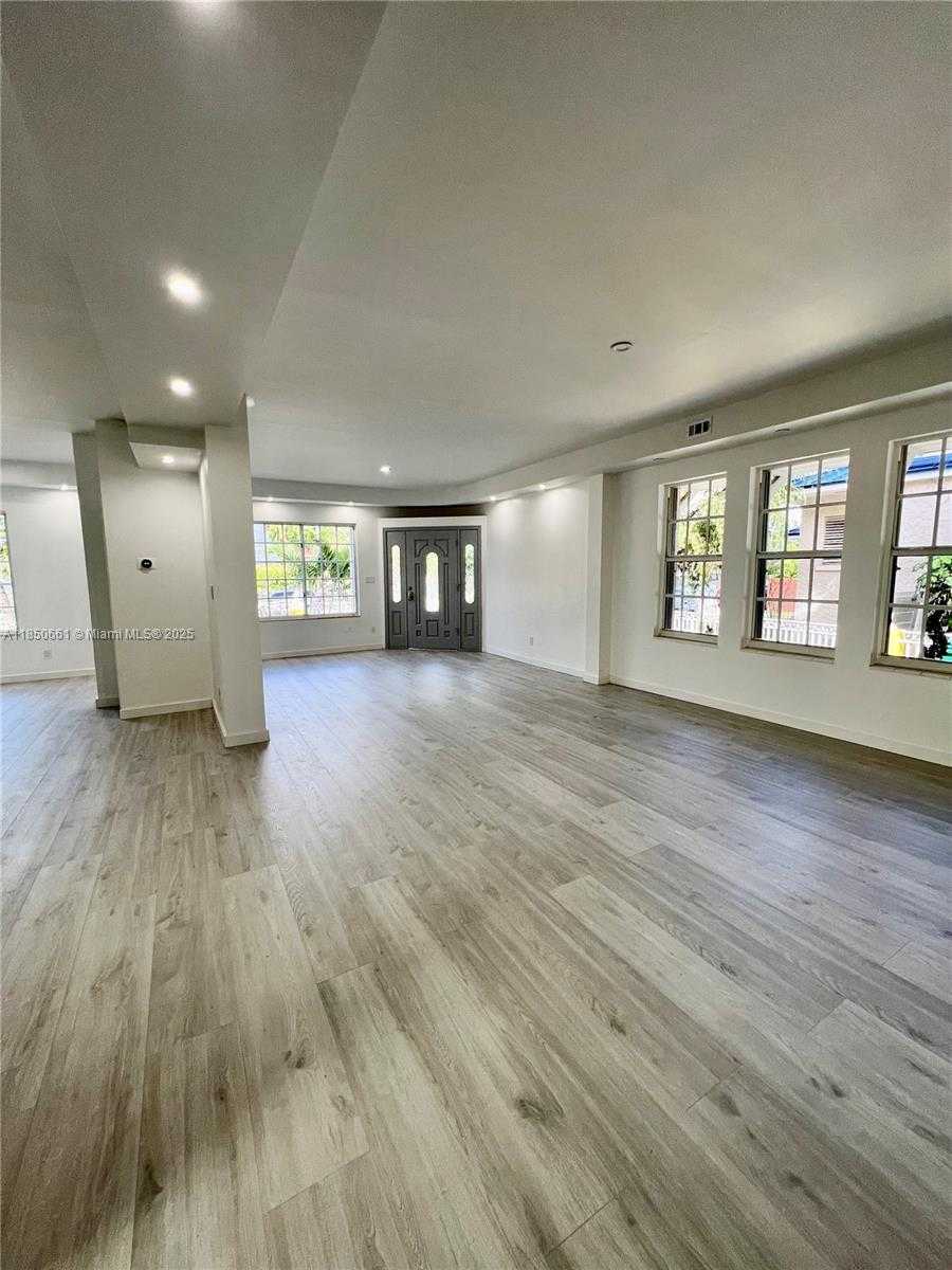 Small Image of 1336 SOUTH WEST 14 STREET, Miami Number 19