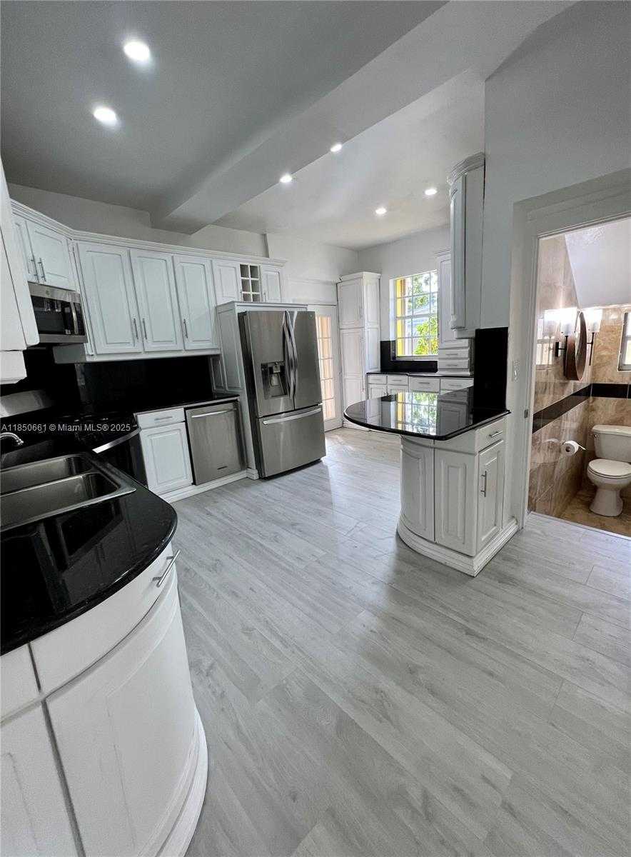 Small Image of 1336 SOUTH WEST 14 STREET, Miami Number 21