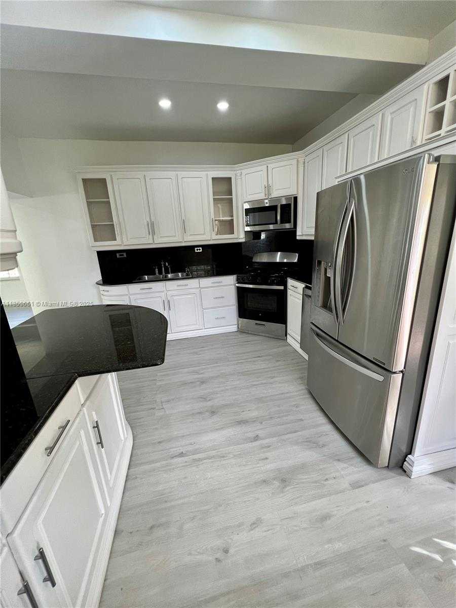 Small Image of 1336 SOUTH WEST 14 STREET, Miami Number 22