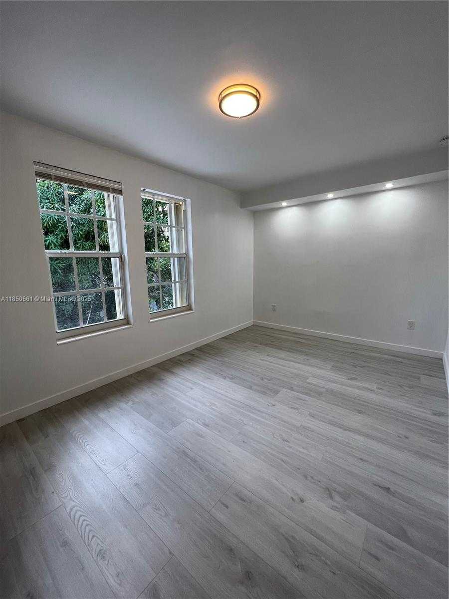 Small Image of 1336 SOUTH WEST 14 STREET, Miami Number 36