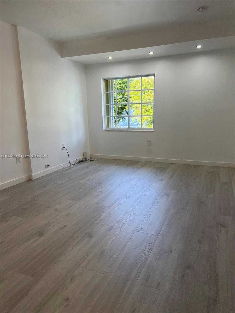 Small Image of 1336 SOUTH WEST 14 STREET, Miami Number 42
