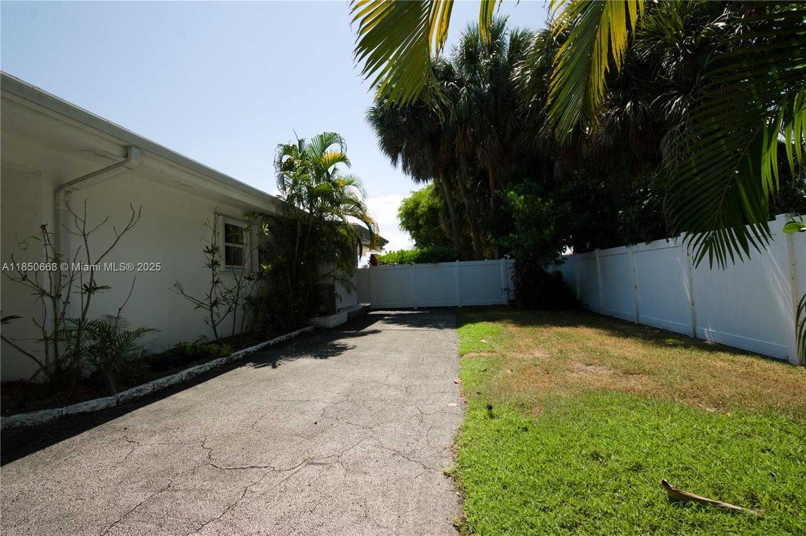 Small Image of 2305 NORTH OCEAN BLVD, Pompano Beach Number 5