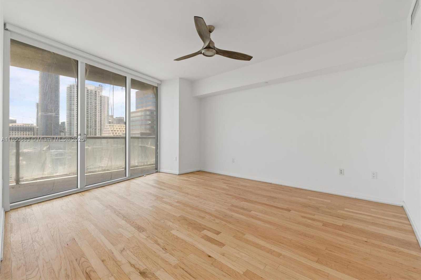 Small Image of 495 BRICKELL AVE #3001, Miami Number 12
