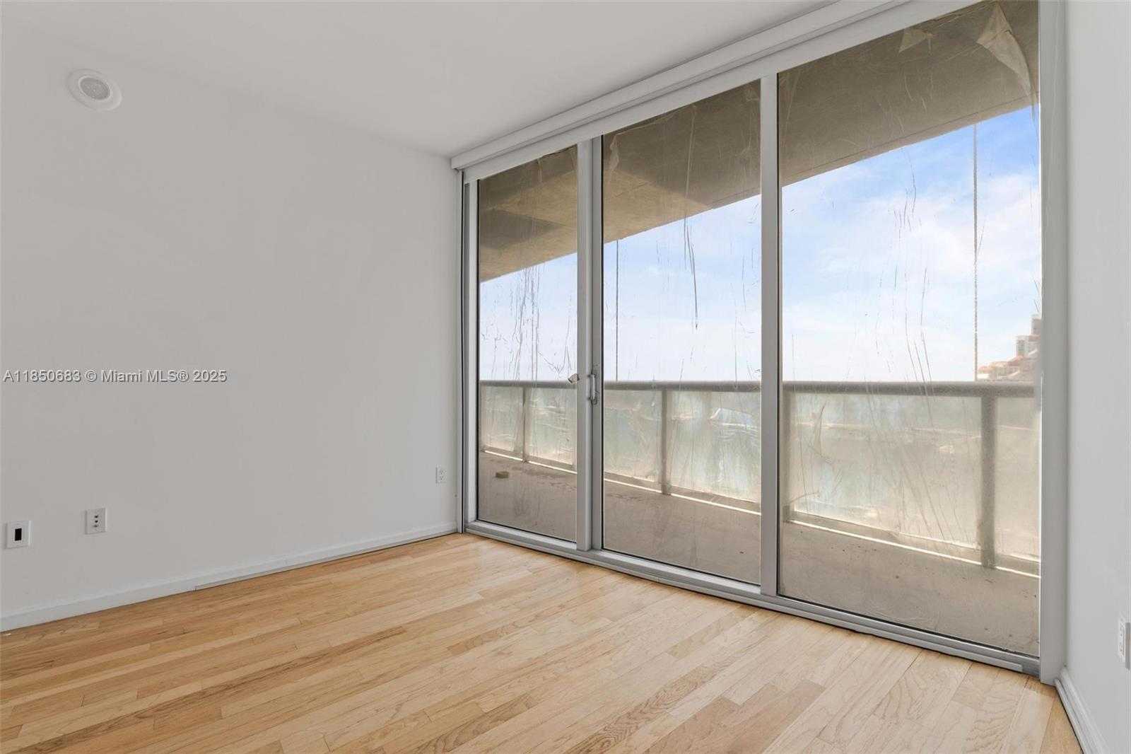 Small Image of 495 BRICKELL AVE #3001, Miami Number 13