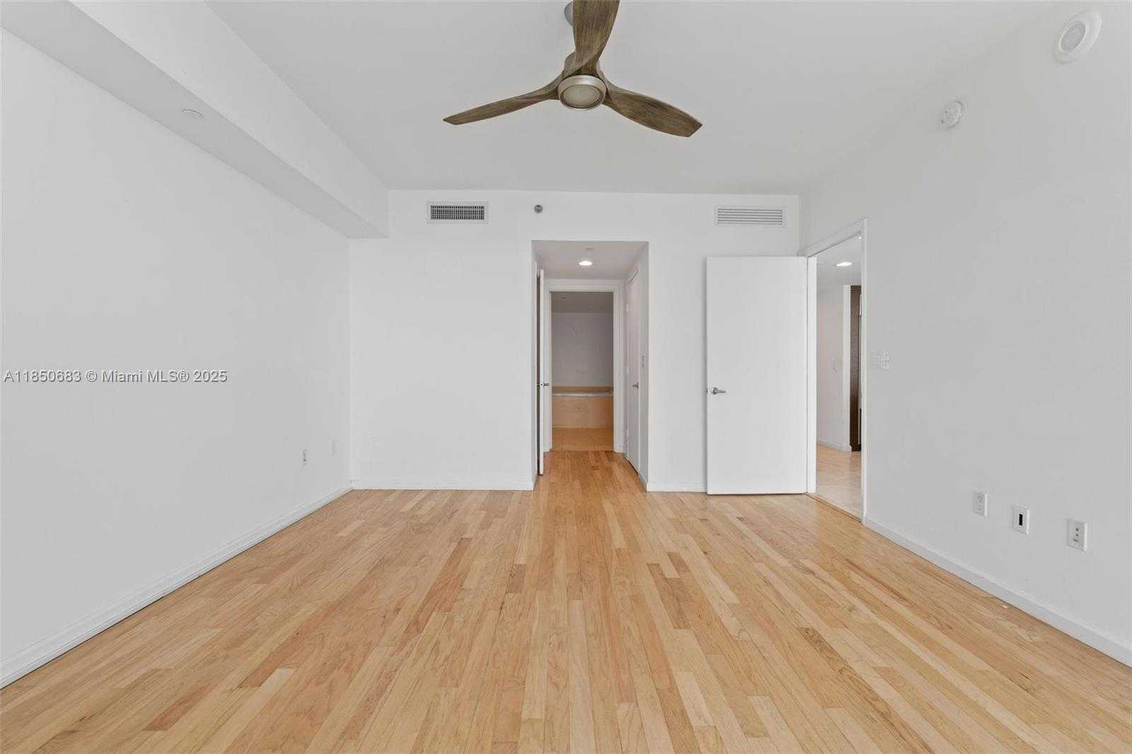 Small Image of 495 BRICKELL AVE #3001, Miami Number 14