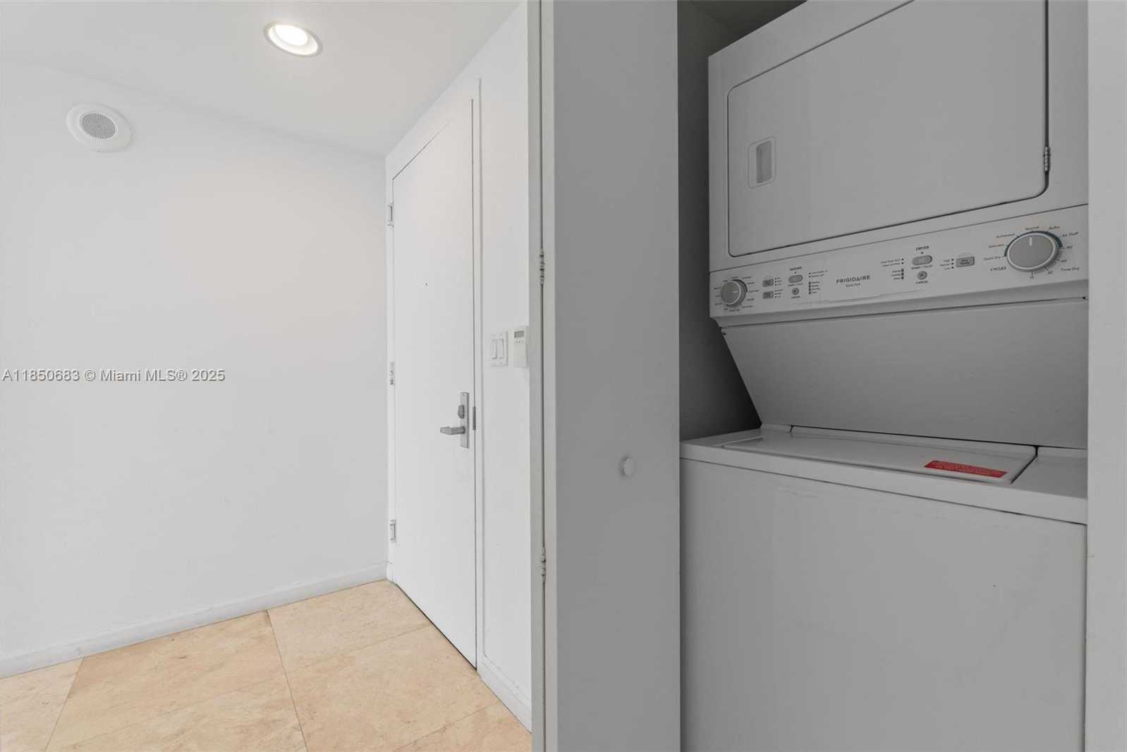 Small Image of 495 BRICKELL AVE #3001, Miami Number 19