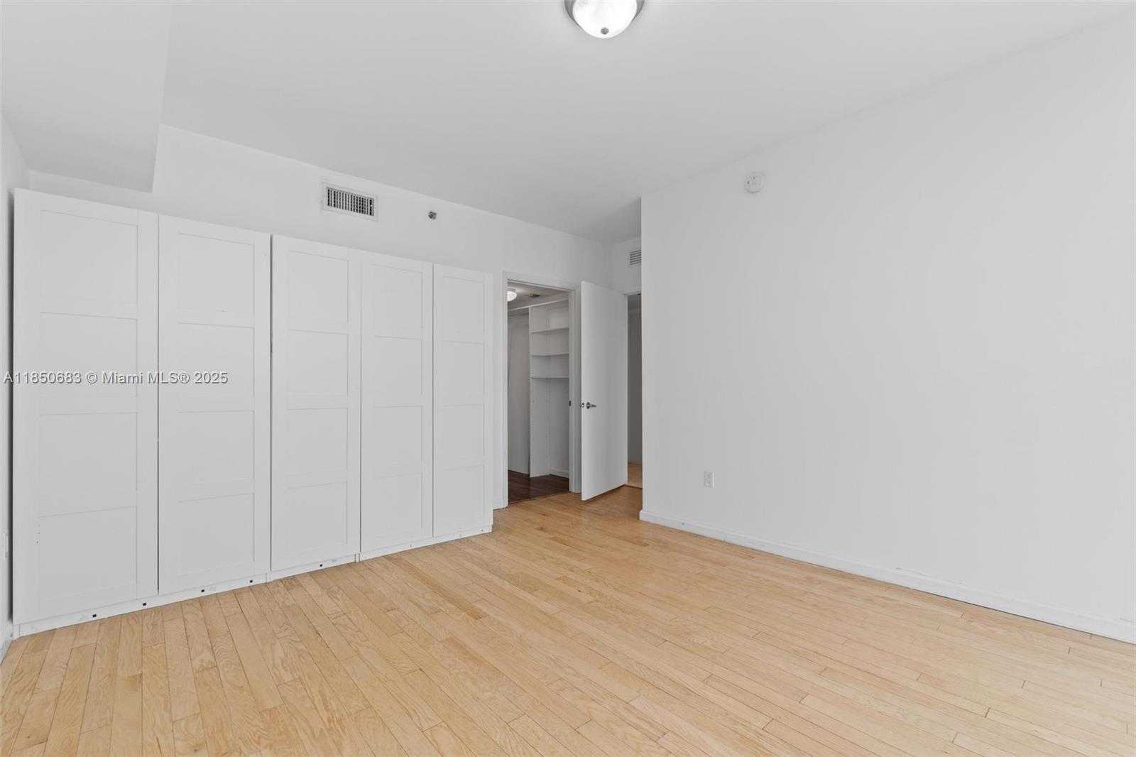 Small Image of 495 BRICKELL AVE #3001, Miami Number 25