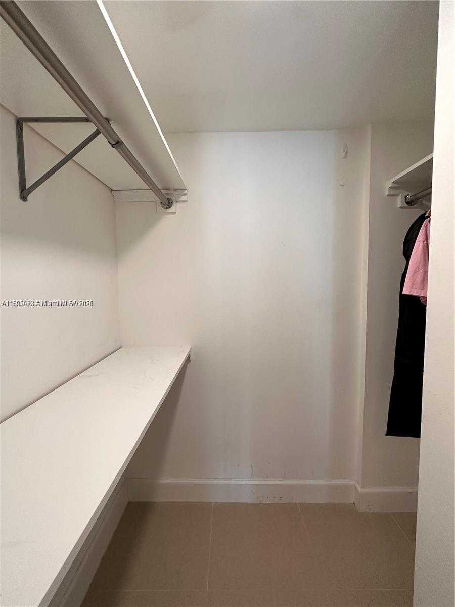 Small Image of 20500 E Country Club Dr, Aventura, FL 33180, USA Number 12