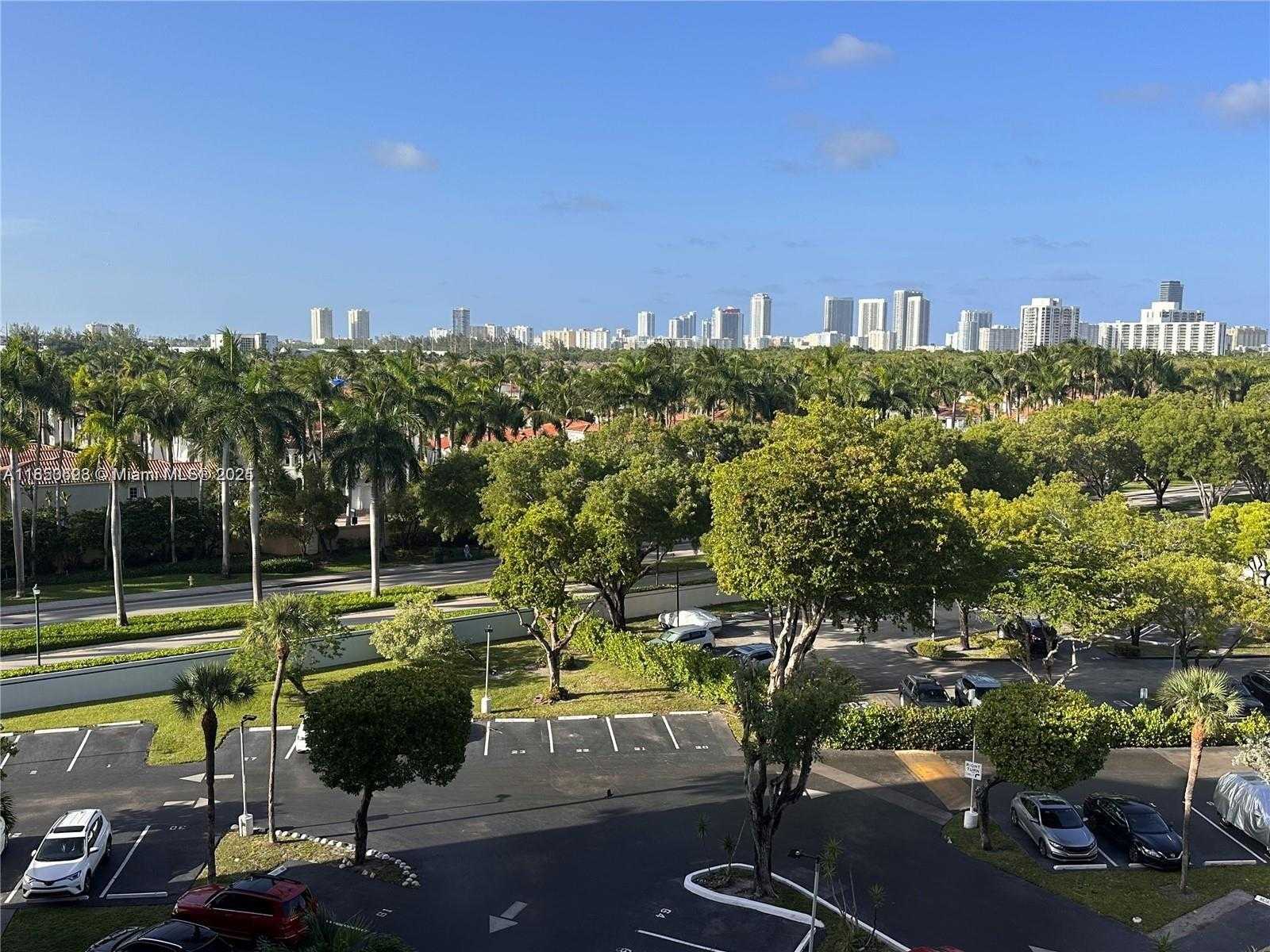 Small Image of 20500 E Country Club Dr, Aventura, FL 33180, USA Number 16