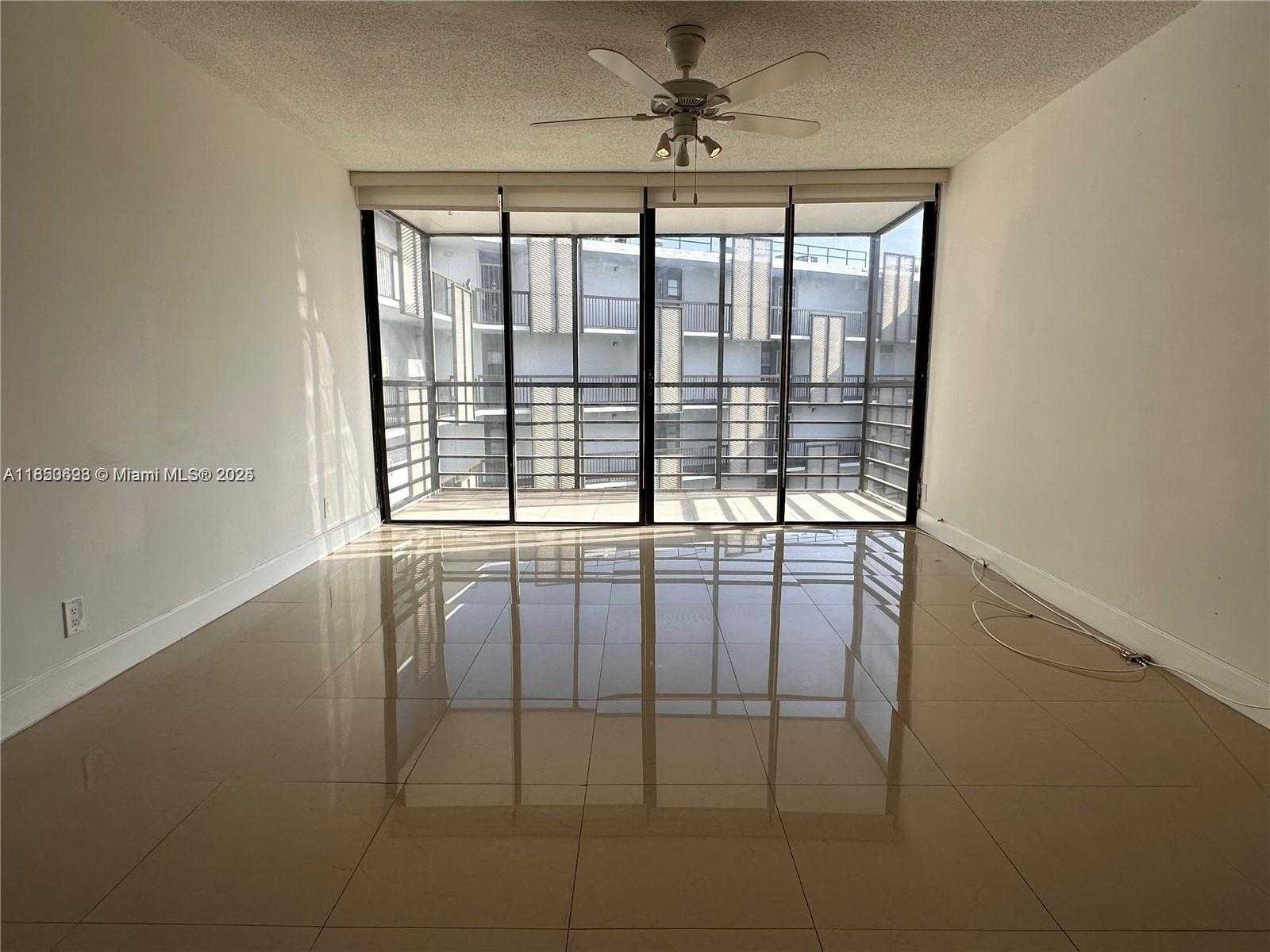 Small Image of 20500 E Country Club Dr, Aventura, FL 33180, USA Number 3