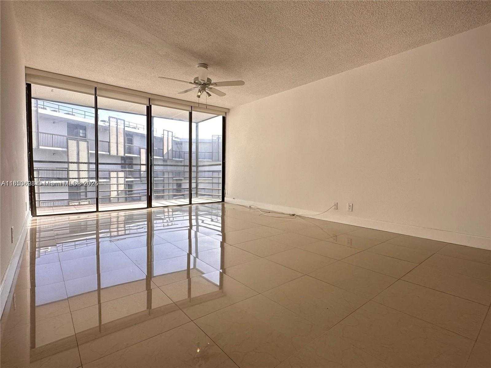 Small Image of 20500 E Country Club Dr, Aventura, FL 33180, USA Number 5