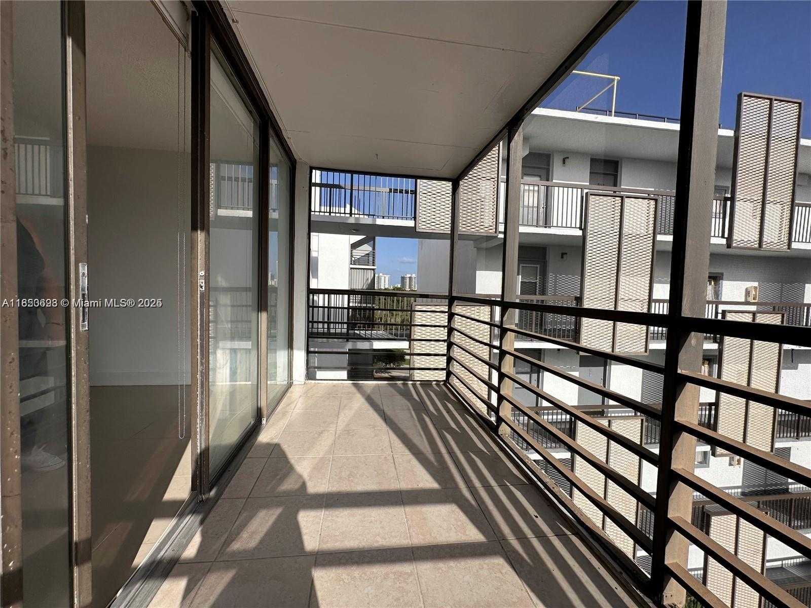 Small Image of 20500 E Country Club Dr, Aventura, FL 33180, USA Number 6