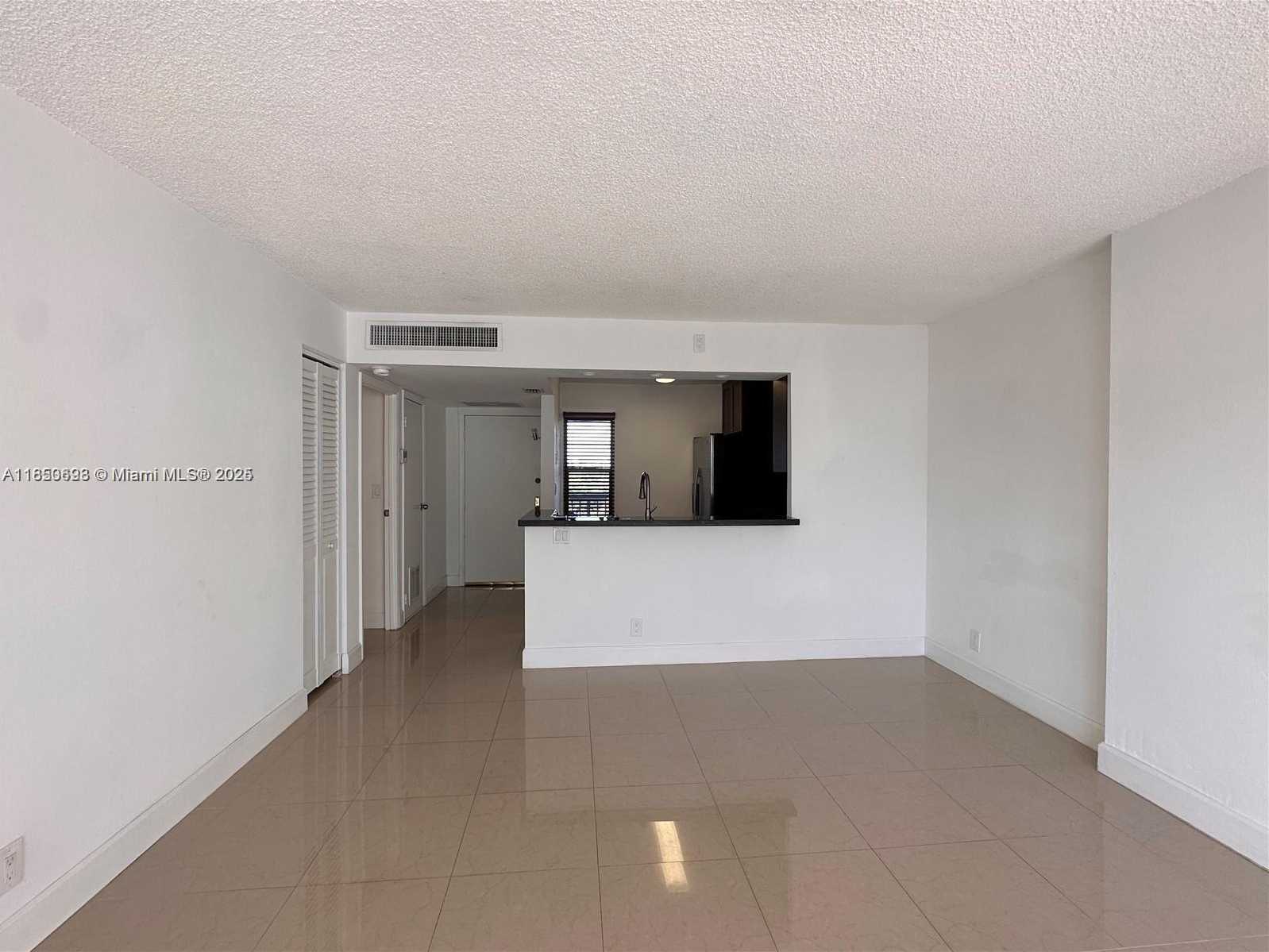 Small Image of 20500 E Country Club Dr, Aventura, FL 33180, USA Number 8