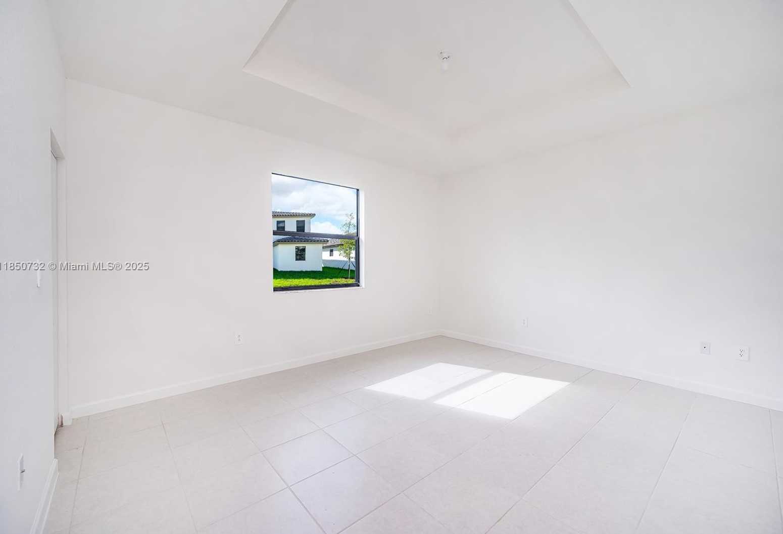 Small Image of 11856 SW 241 Ter, Princeton, FL 33032, USA Number 14