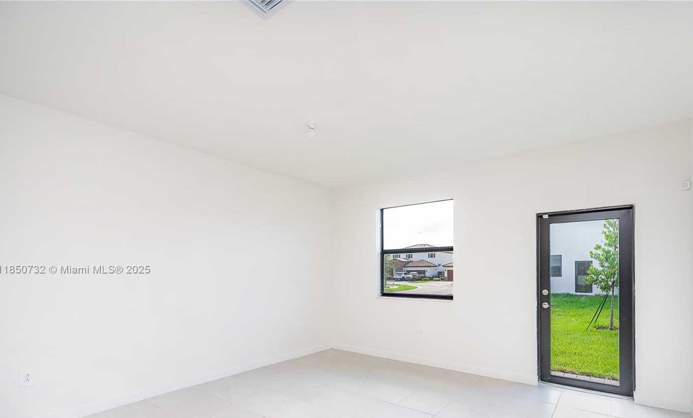 Small Image of 11856 SW 241 Ter, Princeton, FL 33032, USA Number 16