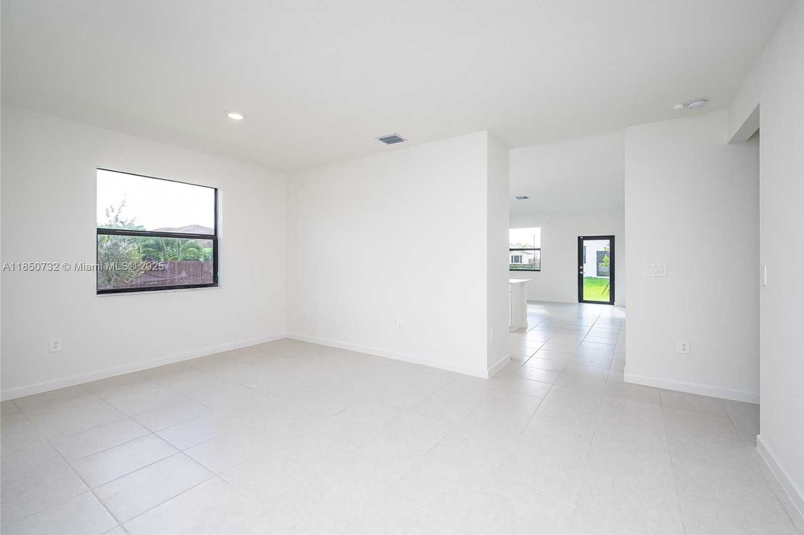 Small Image of 11856 SW 241 Ter, Princeton, FL 33032, USA Number 18