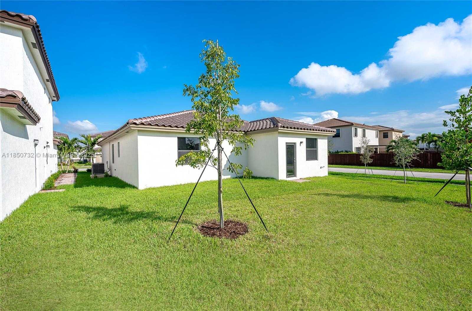 Small Image of 11856 SW 241 Ter, Princeton, FL 33032, USA Number 30