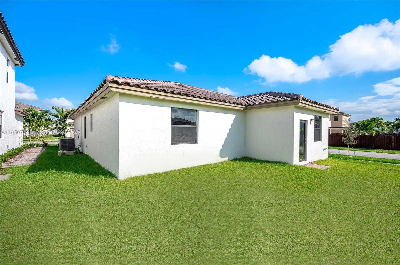 Small Image of 11856 SW 241 Ter, Princeton, FL 33032, USA Number 31